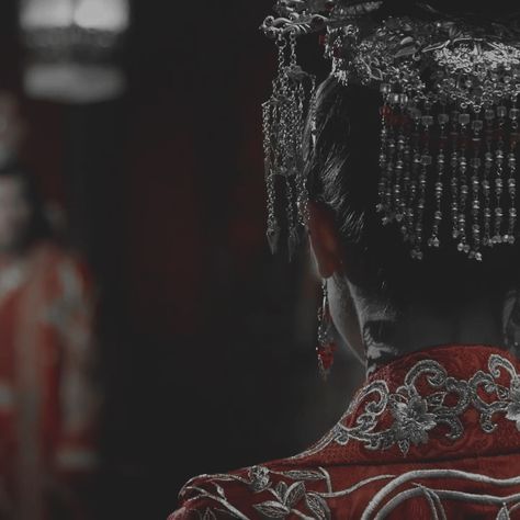 Chinese Dynasty Aesthetic, Ancient Chinese Aesthetic, Ancient China Aesthetic, Chinese Empress, Chinese Princess, Dark Fairytale, Chinese Aesthetic, Queen Aesthetic, Royalty Aesthetic