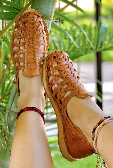 Artsy Shoes, Best Barefoot Shoes, Mexican Stuff, Casual Shoes Women Sneakers, Fancy Sandals, Espadrilles Men, Indian Shoes, Cute Shoes Heels, Barefoot Shoes