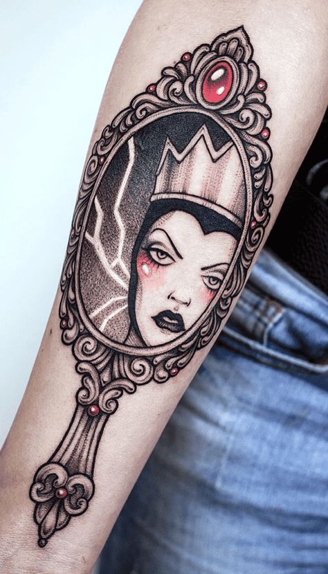 Evil Queen Tattoo Disney Villains, Disney Villain Outline Tattoo, Evil Queen Tattoo Ideas, Evil Queen Tattoo, Disney Villain Tattoo, Queen Tattoo Ideas, Snow White Tattoos, Dark Disney Tattoo, Queen Tattoo Designs