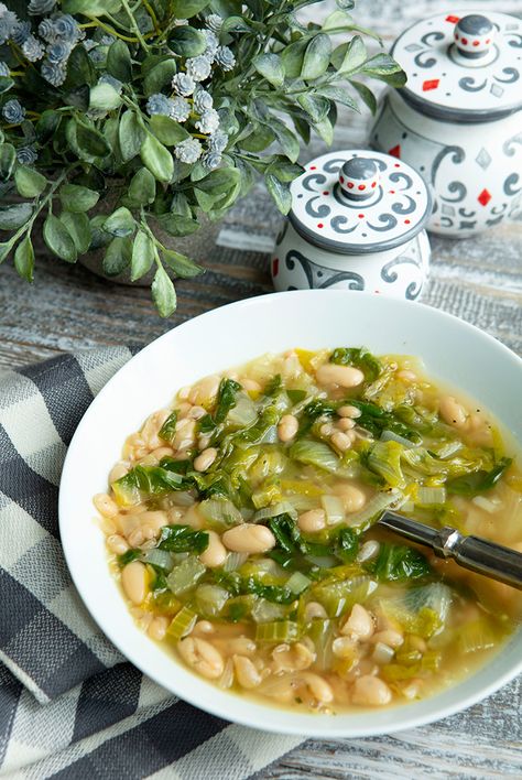 White Bean Escarole Soup | Italian Food Forever Minestra Italian Soup, Escarole Recipes Sauteed, Canelli Beans Recipe, Escarole Soup Italian, Italian Escarole Soup, Escarole Recipes Soups, How To Cook Escarole, White Bean Escarole Soup, Escarole Bean Soup