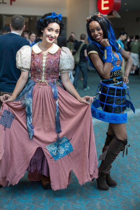 Snow White and Robecca Steam (Monster High) – San Diego Comic-Con (SDCC) 2013 (Day 1) Rebecca Steam, Robecca Steam, Snow White Cosplay, Monster High Cosplay, Snow Fashion, Snow Outfit, Disney Cosplay, San Diego Comic Con, Disney Costumes