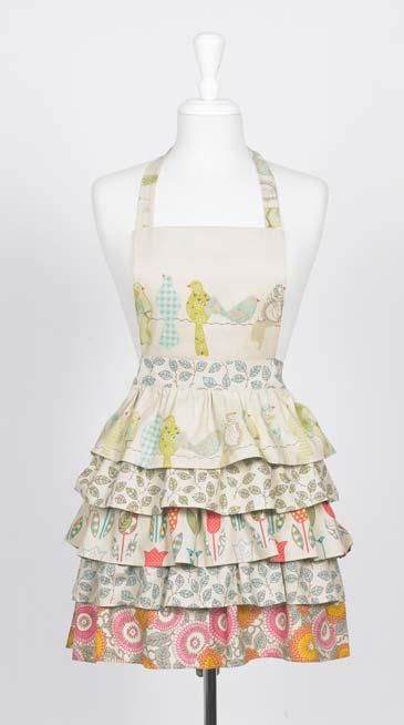 Chalk up another one to the “I pinned it, I made it” board!  I have been obsessing over this apron on Pinterest forever: I think I’ve pinned it to my sewing board at least three t… Vintage Apron Pattern, Apron Tutorial, Apron Sewing, Ruffle Apron, Apron Sewing Pattern, Vintage Apron, An Apron, Sewing Aprons, Cute Aprons