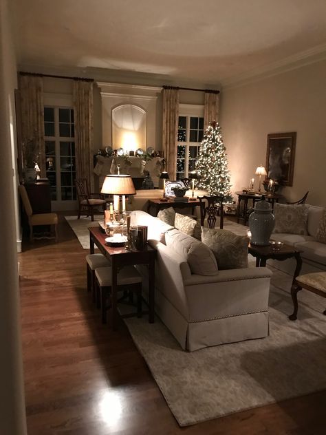 Living room night decor and please those windows facing the entrance and road Living Room Colour Schemes, Cozy Apartment Living Room, Simple Living Room Decor, Living Room Color Schemes, Simple Living Room, Living Room Decor Cozy, Elegant Living Room, Rustic Living Room, Livingroom Layout