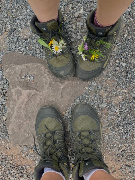 Best Hiking Shoes For Women, Hiking Shoes For Women, Summer Hiking Boots, Forest Paths, Rugged Mountains, Hiking Summer, Granola Girl Aesthetic, Hiking Outfits, Best Hiking Shoes