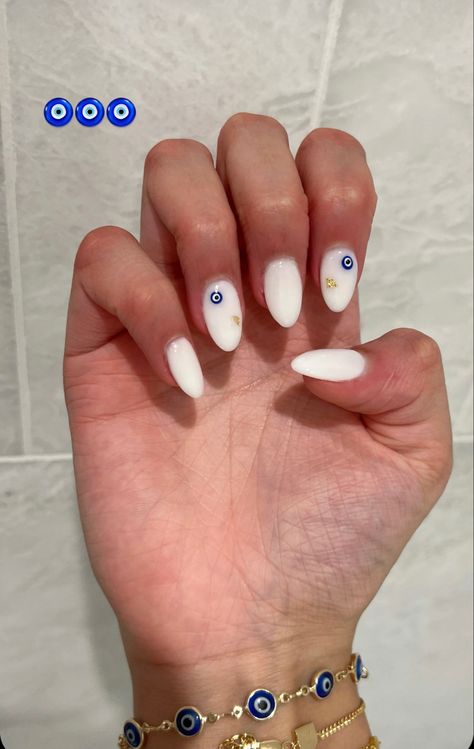 evil eye nails almond shaped Light Blue Nails Evil Eye, Greece Evil Eye Nails, Almond Nails With Evil Eye, Chrome Evil Eye Nails, White Nails With Evil Eye, Blue Greece Nails, Nails With Evil Eye Design, Evil Eye Almond Nails, Greek Eye Nails