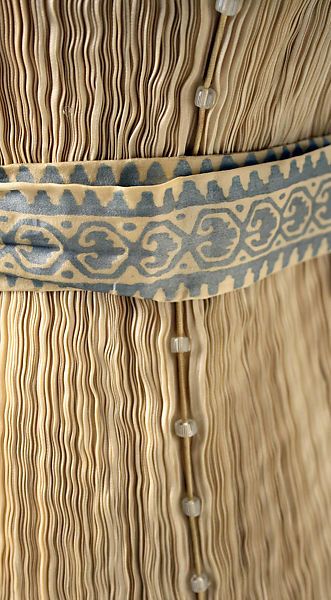 Fortuny Lamps, Fortuny Dress, Fortuny Delphos, Elven Fashion, Fortuny Pleats, Fortuny Fabric, Mariano Fortuny, Western Costumes, Italian Dress