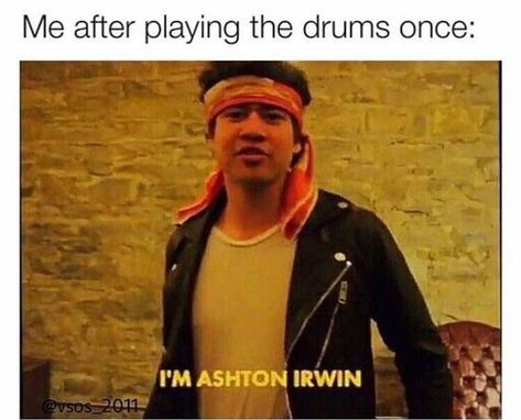 Calum Hood Memes, 5sos Funny Pics, 5sos Preferences, 5sos Funny, 5sos Wallpaper, 5sos Memes, 5sos Pictures, Five Seconds Of Summer, Calum Hood