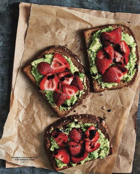 Strawberry Toast, Balsamic Glaze Recipes, Strawberry Avocado, Recipe Strawberry, Healthy Brunch, Strawberry Banana Smoothie, Brain And Heart, Cooked Breakfast, Smoothie Ingredients