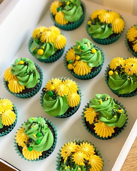 Cassie Watene on Instagram: “Matching cupcakes to the number 1 cake I just posted! 💚💛 🚜 These were “John Deere” themed cupcakes and I used @magic_colours_inside lemon…” Yellow And Green Cupcakes Decoration, Green And Yellow Cupcake Ideas, Tractor Cupcakes Ideas, Tractor Birthday Cupcakes, Tractor Theme Cupcakes, Farm Cupcakes Ideas, Easy Tractor Cake, Tractor Smash Cake, Farm Themed Cupcakes