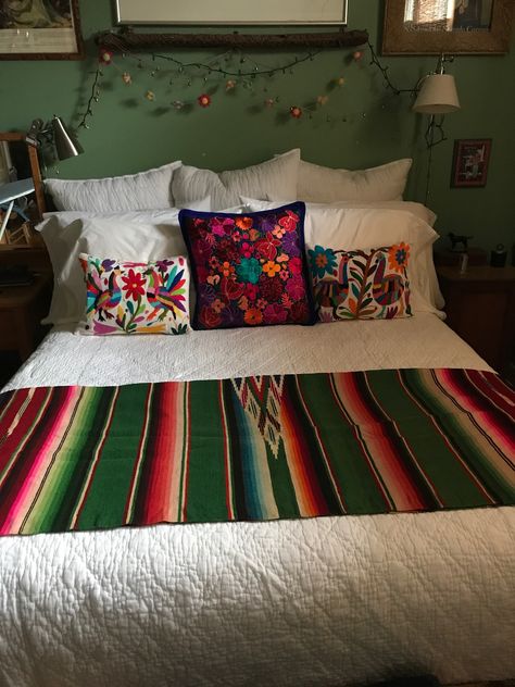 Mexican Boho Aesthetic, Mexico Themed Bedroom, Mexican Rooms Bedrooms, Boho Mexican Decor Bedroom, Oaxacan Bedroom, Bright Mexican Decor, Mexico Aesthetic Bedroom, Mexican Style Bedroom Ideas, Bedroom Ideas Mexican Style