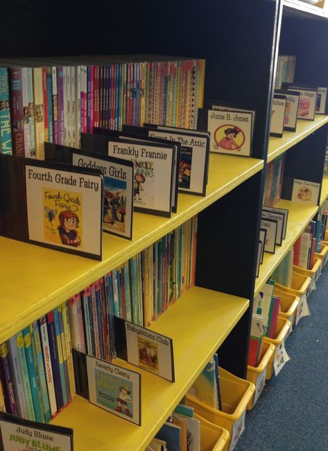 Dynamic Library Shelving, Elementary School Library Design, School Library Organization, Elementary Librarian, School Library Decor, Classroom Library Organization, Library Signage, Organize Books, Library Shelf