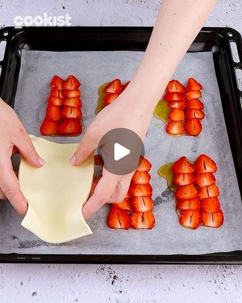 Puff Pastry And Strawberries, Strawberry And Puff Pastry Recipes, Phyllo Dough Recipes Strawberry, Phyllo Dough Recipes Dessert Strawberry, Strawberry Puff Pastry Tart, Puff Pastry Squares Recipes, Strawberry Desserts Puff Pastry, Strawberries And Puff Pastry, Strawberry Puff Pastry Dessert