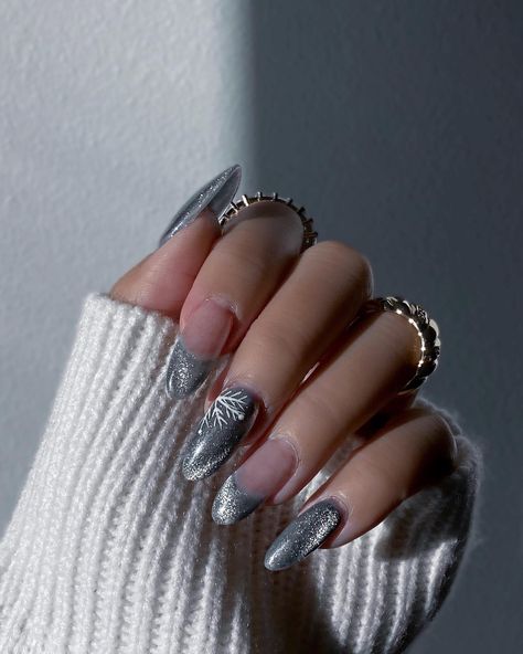 Posted by Zoe Scott: Welcome to the sparkling world of winter nail trends for 2024! As the frosty season unfolds its magic, it's time to adorn your nails with some of the ... Silver Winter Nails, Grey Christmas Nails, Blue Christmas Nails, French Tip Manicure, Snowman Nails, Festive Manicure, Silver Nail Art, Gold Nail Polish, Festive Nail Art