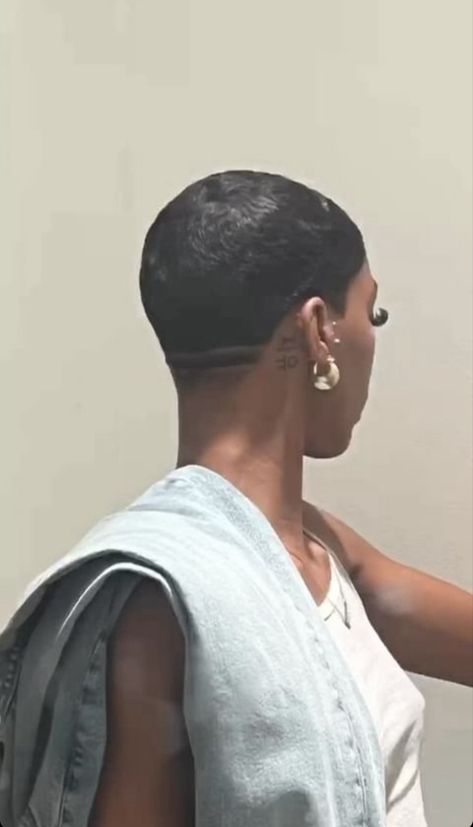 Black Woman Shaved Sides, Low Cut Black Woman, Pixie Fade Haircut Black Women, Short Boy Haircut For Woman, Black Women Undercut Hairstyles, Undercut On Black Women, Short Short Pixie Haircut, Extremely Short Hairstyles For Women, Samoan Hairstyles