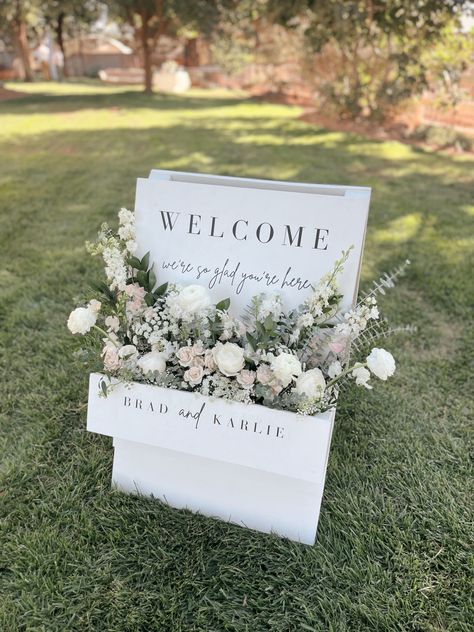 Wedding welcome sign box! White and blush flowers with greenery. Flower Box Stand, Welcome Board Wedding Entrance, Floral Welcome Board, Classic Wedding Theme, Elegant And Timeless Wedding, Floral Welcome Sign, Garden Board, Floral Wedding Sign, Welcome Flowers