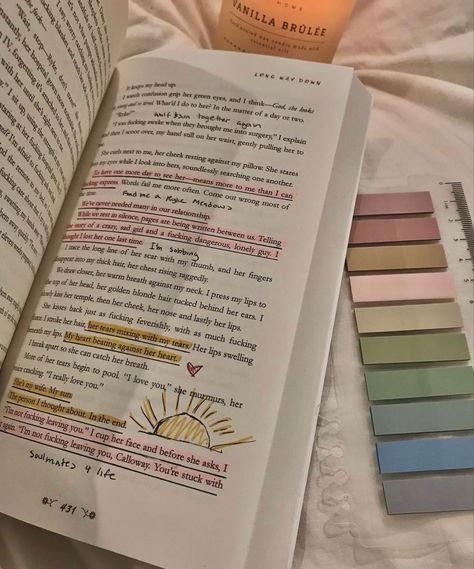 Cute Annotated Books, Reading Notes Aesthetic, How To Annoted Books, Pretty Annotated Books, How To Annotate A Book Aesthetic, Reading Annotations Aesthetic, Annoting Books Aesthetic, Annotations In Books Aesthetic, Annoted Books Aesthetic