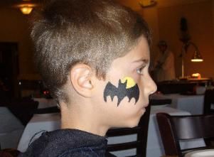 cheek+art | Batman Cheek Art | {Facepainting} | Pinterest ... Bat Face Paint, Batman Face Paint, Festival Face Paint, Face Painting For Boys, Cheek Art, Festival Face, Batman Kids, Face Painting Easy, Kids Face Paint