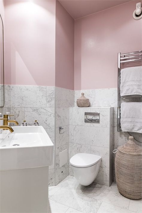 Pink bathroom with fake Carrara marble tiles for a durable finish. Both walls and ceiling are painted pink. Details in both brass and steel. His and her sink. Bathroom With Pink Ceiling, Grey White Pink Bathroom, Pink White Bathroom Ideas, Pink Bathroom White Tiles, Marble Pink Bathroom, Tiled Wall In Bathroom, Pink Bathroom Ceiling, Pink And Chrome Bathroom, Pink Half Bathroom Ideas