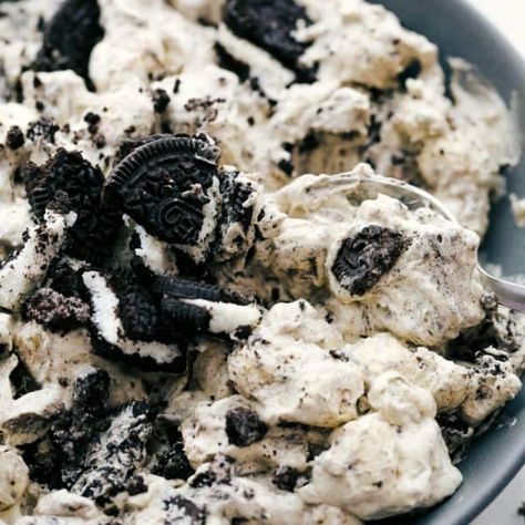 Oreo Fluff Dessert Salad - The Recipe Critic Oreo Cookie Salad, Oreo Salad, Oreo Fluff Dessert, Oreo Bites, Cookie Salad, Oreo Fluff, Oreo Desserts, Oreo Flavors, Fluff Desserts