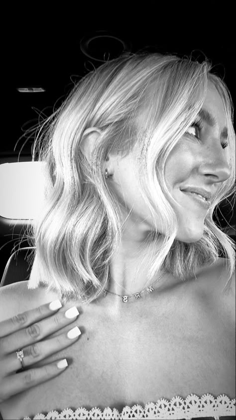 inspo short hair short nails engagement ring Bob Bride Hair, Soft Curls On Short Hair, Wedding Hair Down Short, Short Hair Styles Wedding Guest, Bride Hairstyles Short Hair, Formal Hair Short, Bob Bridal Hair, Short Hair With Veil, Bridal Bob Hairstyles