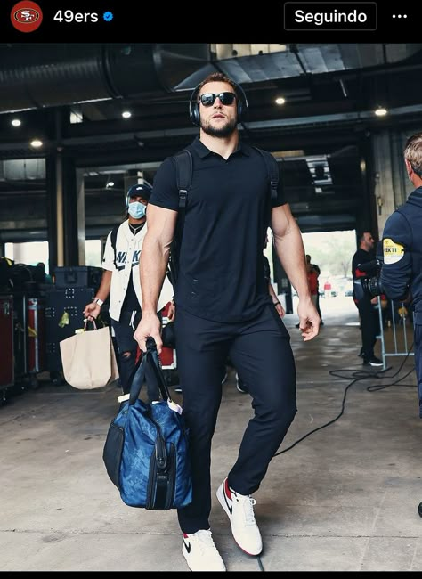 Black Football Players, Handsome Indian Men, Bad Boyfriend, Nick Bosa, Nfl Football 49ers, Football 49ers, Football American, Jordan Outfit, Hello Handsome