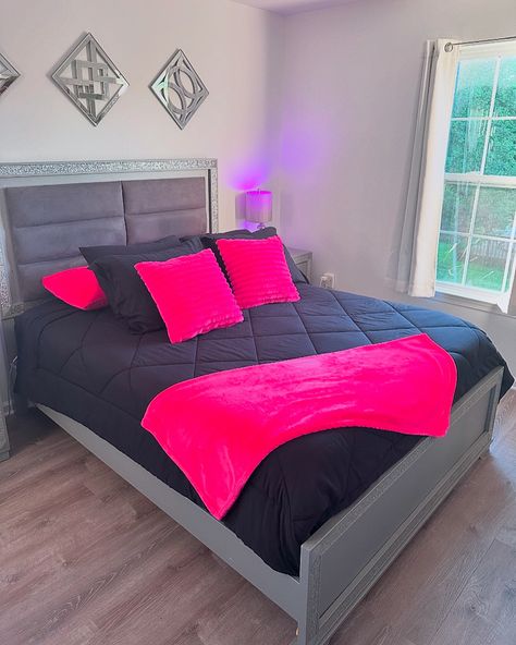 I just love how black & pink looks, I just don’t know if I should get black curtains 😅 what other color should I try after?😏 #bedroom #bedroomdecor #homedecor #pink #girly #girlythings #aesthetic #cozy #luxury #lifestyle Dorm Room Designs Black, Hot Pink And Black Bedroom, Black And Hot Pink Room, Black And Pink Bedroom Ideas, Pink And Black Bedroom Ideas, Black And Pink Bedroom, Pink And Black Bedroom, Silver Bedroom Decor, Hot Pink Room