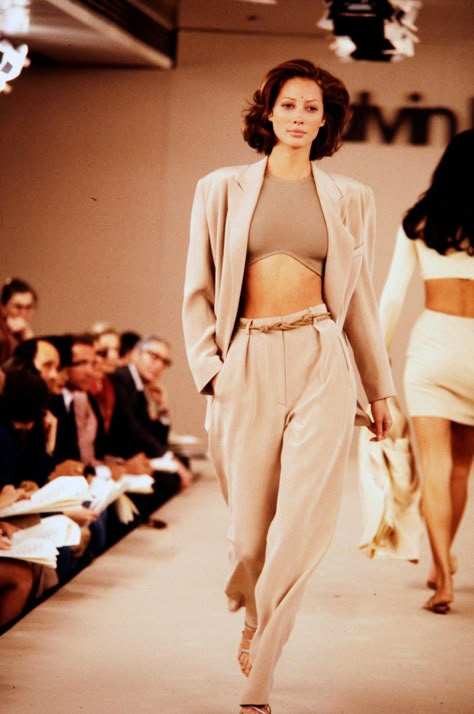 Christy Turlington’s Best Style Moments: See Her Fashion Evolution | Observer Christy Turlington Style, Christy Turlington 90s, Supermodel Outfits, 1990 Style, 90s Models, 1990s Fashion, Trending Sandals, Model Inspo, Calvin Klein Collection