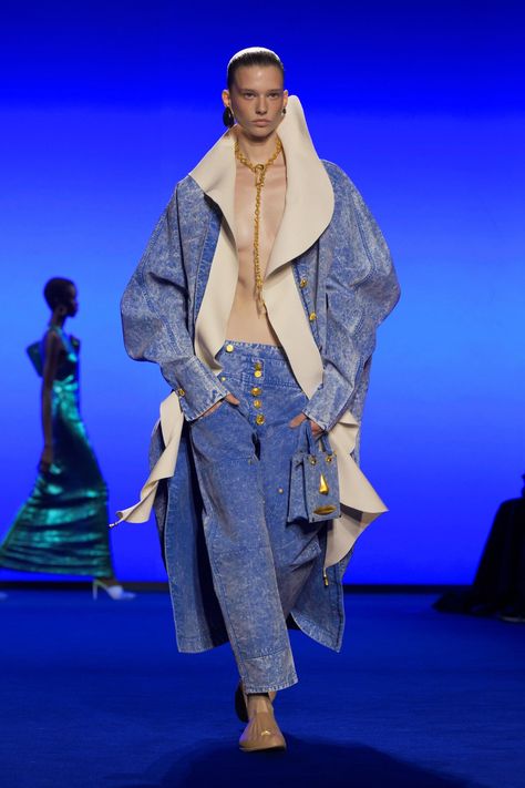 Schiaparelli Spring 2025 Ready-to-Wear Runway, Fashion Show & Collection Review [PHOTOS] Fashion 2025, Goddess Gown, London Film Festival, Copenhagen Fashion, Spring 2025, Moda Paris, Copenhagen Fashion Week, Quiet Luxury, Fashion Icon