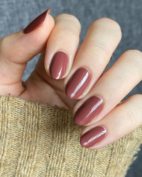 Mauve Neutral Nails, Deep Rose Nails, Rose Brown Nails, Dark Rose Gold Nails, Dusty Mauve Nails, Maroon Pink Nails, Brownish Pink Nails, Autumn Nails Pink, Pinkish Brown Nails