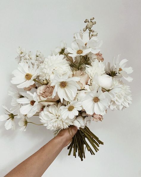 Bridal Bouquet Civil Wedding, Rustic Wedding Bouquet Spring, White Garden Bouquet, Garden Wedding Fall, Flower Boquet, Neutral Wedding Flowers, Garden Bouquet, Daisy Wedding, Beige Wedding