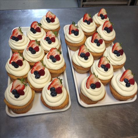 Lemon Berry Chantilly Cupcakes by David Perry Cupcakes With Berries On Top, Berry Chantilly Cupcakes, Cupcake With Fruit On Top, Chantilly Cupcakes, Cupcakes With Berries, Berry Cupcakes, Cupcake Cake Designs, Pretty Dessert, Cute Baking