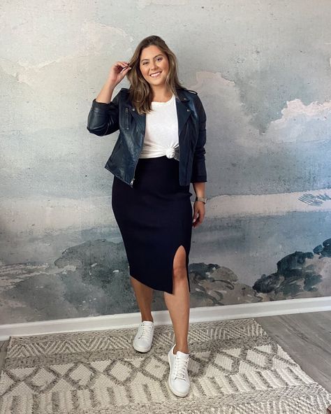 Ways To Style Moto Jackets For Spring — Caralyn Mirand Koch Plus Moto Jacket Outfit, Curvy Leather Jacket Outfit, Moto Jacket Skirt Outfit, Curve Spring Outfits, Curvy Autumn Outfits 2022, Curvy Spring Fashion, Spring Outfits 2024 Midsize, Moto Jacket Outfit 2022, Ribbed Skirt Outfit Winter