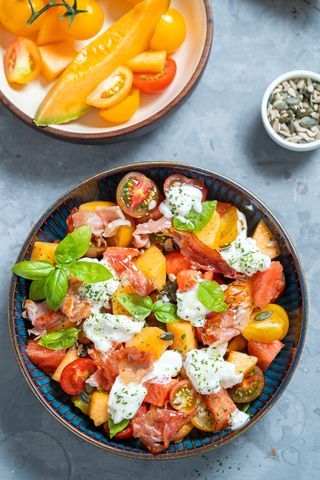 Pasta With Ketchup, Burrata Salad Recipe, Peach Burrata Salad, Peach Burrata, Prosciutto Melon, Cucumber Noodles, Burrata Salad, Tabbouleh Salad, Mozzarella Salad