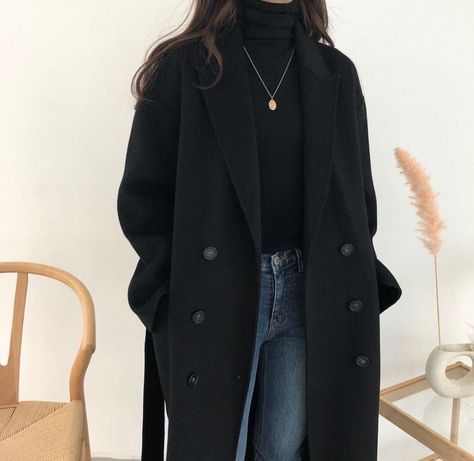 Trenchcoat Outfit, Trenchcoat Style, Korean Winter Outfits, Winter Mode Outfits, Mode Mantel, Doc Martens Outfit, Fall Fashion Coats, Trench Coat Outfit, Trench Coat Style