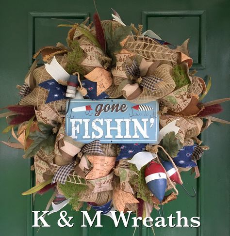 Gone Fishing Wreath! Grapevine Wreath Ideas, Hunting Wreath, Fishing Wreath, Wreaths Mesh, Gone Hunting, Deco Wreaths, Fishing Decor, Sunflower Wreaths, Wood Creations