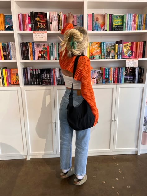 Destiny Sidwell, Book Shopping, Prettiest Celebrities, Pretty Females, Book Shelves, Girl Reading, Fall Fits, Book Girl, Book Inspiration