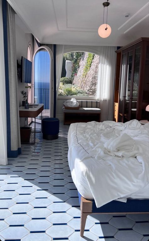 Italy Hotel Room Aesthetic, Amalfi Coast Home Interior, Amalfi House Interior, Portofino Interior Design, Amalfi Coast Bedroom, Positano Interior Design, Amalfi Coast Interior Design, Amalfi Interior Design, Italian Hotel Aesthetic