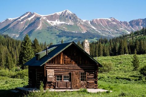 Cabins in Colorado Need a Caretaker, and You Could be It. Marble Colorado, Hocking Hills Cabins, Colorado Cabins, Cabin Aesthetic, Visit Colorado, Telluride Colorado, Off Grid Cabin, Solar Panels For Home, Getaway Cabins