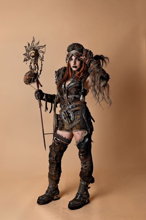 Road Warrior Costume, Wasteland Weekend Costumes, Mad Max Costume Woman, Postapocaliptic Outfits, Diy Post Apocalyptic, Mad Max Aesthetic, Wasteland Party, Mad Max Fashion, Wasteland Outfit