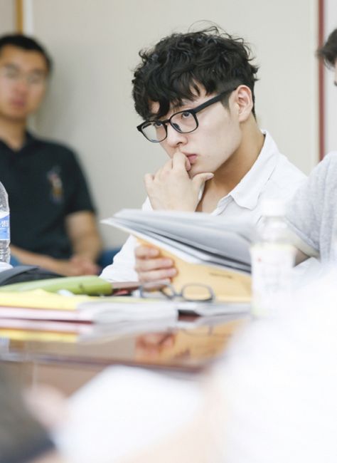 Script Reading, Kang Ha Neul, Aesthetic Boys, Park Shin Hye, Moon Lovers, Korean Actresses, Energy Field, The Heirs, Heart Eyes