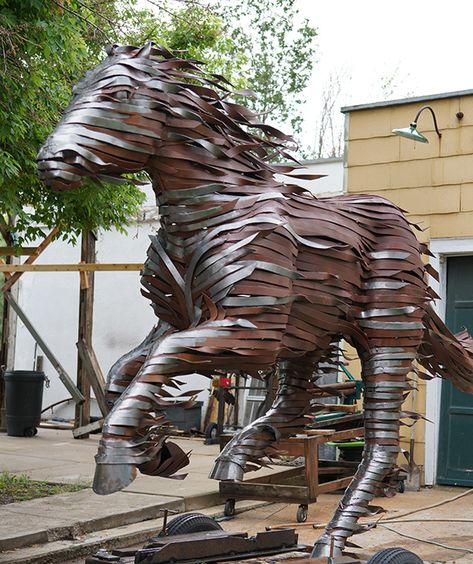 Metal Horse Sculptures, Scrap Metal Sculpture, Metal Sculpture Artists, Metal Horse, Heavy Metal Art, Horse Statue, Art And Crafts, Iron Horse, Running Horses