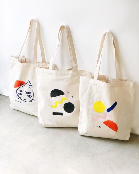 O-M OBJECT-MATTER CERAMIC on Instagram: “Another fun project 🙂 Block printing and hand painting #totebag are available on our web shop! 🎈” Totebag Painting Ideas, Totebag Painting, Totes Ideas, Canvas Bag Design, Bag Quotes, Bag Pattern Free, Painted Tote, Easy Canvas, Craft Tote Bag