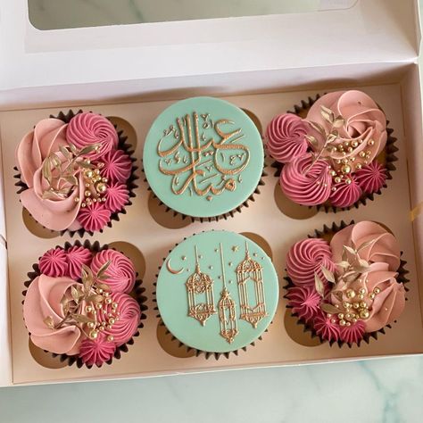 Eid Mubarak Cupcakes, Eid Desserts, Eid Cakes, Diy Eid Decorations, Eid Cupcakes, Eid Sweets, Ramadan Food, Eid Cake, Eid Decorations