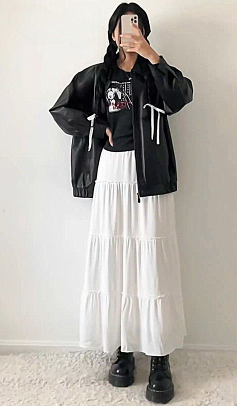 Tiktok: Fitsandbits Maxi Skirt Hoodie Outfit, Sweatshirt With Long Skirt, Maxi Skirt And Hoodie Outfit, Hoodie Long Skirt Outfits, Black Flowy Skirt Outfit, Flowy Skirt Outfit, Black Maxi Skirt Outfit, Black Sweatshirt Outfit, Black Coat Outfit