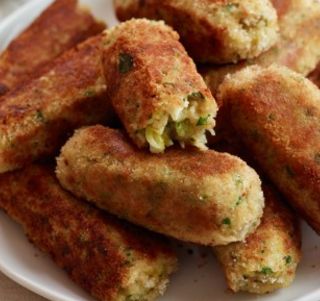 Welsh Food, Sausages Recipe, Dinner Suggestions, Welsh Recipes, Leek Recipes, Vegetarian Sausages, Veggie Sausage, Uk Recipes, Tea Bread