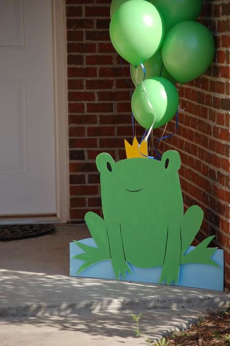 Froggy Birthday Party Ideas, Frog Prince Party, Frog Birthday Ideas, Frog Party Ideas Decoration, Princess Frog Birthday Party, Frog Themed Birthday Party Decorations, Frog Birthday Party Ideas, Frog First Birthday Party, Frog Birthday Theme