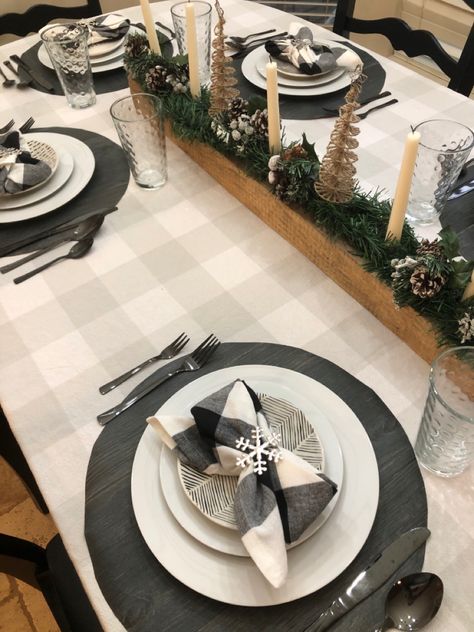 Black And White Christmas Table Decor, Easy Table Setting, Table Setting For Christmas, Dining Table Decor Centerpiece, Black And White Tablecloth, Easy Table, Christmas Table Setting, Buffalo Check Christmas, Christmas Dinner Table