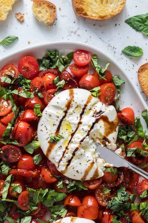 This Burrata Caprese Recipe combines juicy heirloom tomatoes, creamy burrata cheese, and fragrant basil for the ultimate summer salad that's perfect for any dinner party or side dish! This burrata salad recipe is a delightful twist on the classic Caprese salad! Burrata Salad Recipe, Burrata Caprese, Caprese Recipe, Caprese Recipes, Burrata Salad, Burrata Cheese, Balsamic Reduction, Sliced Baguette, Tomato And Cheese