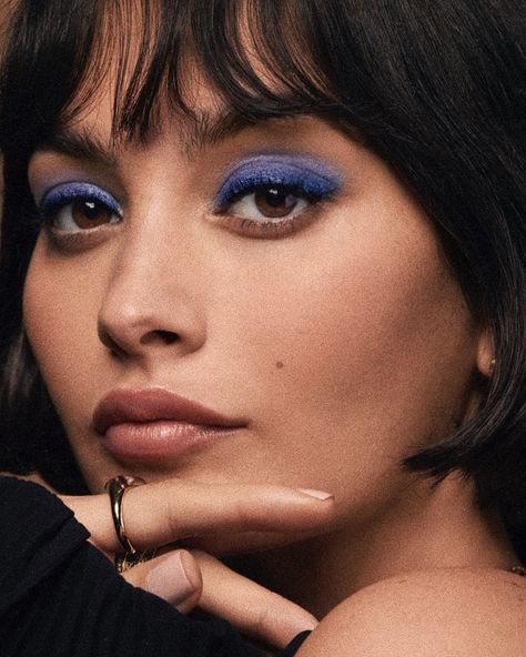 40.7 mil Me gusta, 196 comentarios - Taylor LaShae (@taylorlashae) en Instagram: "blue moon ☾  my look created by @aaronjasonhoffman with new #caviarstick shades in 'indigo' &…" Cobalt Blue Makeup, Taylor Lashae, Bold Eyeshadow, 20 Makeup, Mekap Mata, Metallic Lipstick, Ideal Beauty, Smoky Eyes, Smink Inspiration