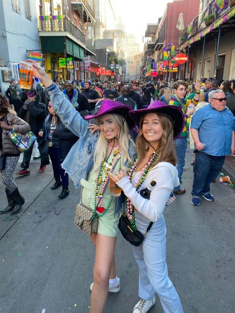 Mardi Gras 2023, Mardi Gras Classy Outfit, Mardi Gras Instagram, Marty Gras Outfit, Cute Mardi Grad Outfits, Simple Mardi Gras Outfit, Mardi Gras Outfits Aesthetic, Outfits For Mardi Gras New Orleans, Mardi Gras Frat Party Outfit